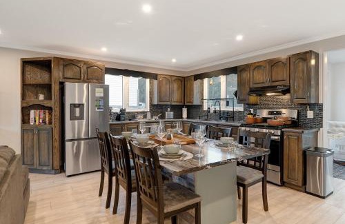 Sudbury House | 3 Bedroom Modern Getaway with Hot Tub and Pet Friendly