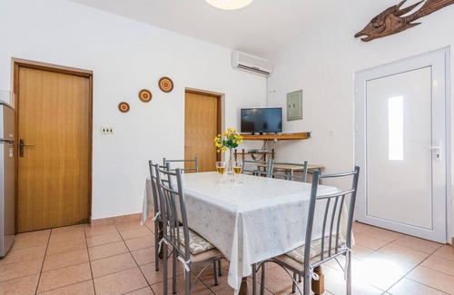 Rovanjska Apartment | 3 bedroom nice apartment in Jasenice