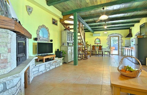 Brecevici House | 3 bedroom nice home in Tinjan