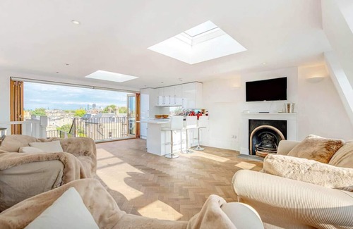 Munster Apartment | 3 bedroom Penthouse with London Skyline View