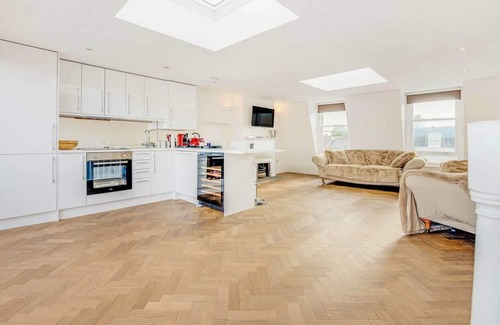 Munster Apartment | 3 bedroom Penthouse with London Skyline View