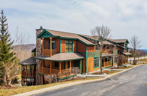 Stratton Mountain House | 3 Bedroom plus Loft at Stratton with Hot Tub