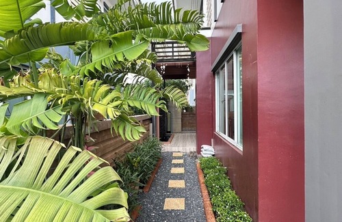 Talat Nuea House | 3-bedroom private house with commonpool,fitness room,WiFi 20min to patong beach