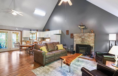 Berkeley Springs House | 3 Bedroom Ridgetop Retreat- Minutes from Town