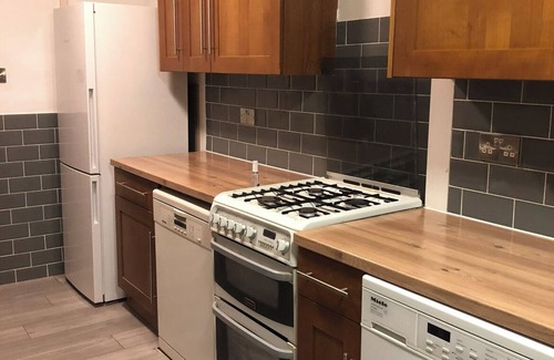 St. Andrew's House | 3 Bedroom Semi Detached House 30 min From Liverpool Street