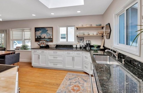 East Side Costa Mesa Apartment | 3 Bedroom Single family 457062 by Houzlet