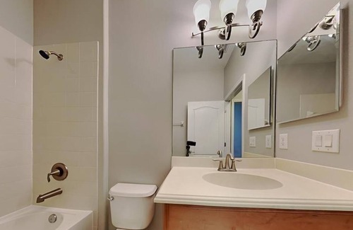 Riverview Apartment | 3 Bedroom Single family 430535 by Houzlet