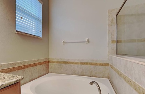 Riverview Apartment | 3 Bedroom Single family 430535 by Houzlet