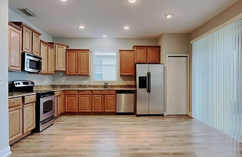 Riverview Apartment | 3 Bedroom Single family 430535 by Houzlet