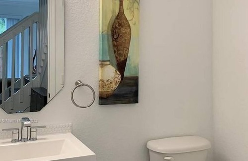 Doral House | 3 Bedroom Townhome 439874 by Houzlet