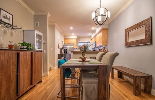 Minor House | 3 Bedroom Townhouse Downtown w/Private Backyard