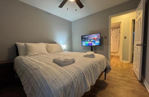 Charlotte Apartment | 3 Bedroom Townhouse-Max 8 guests