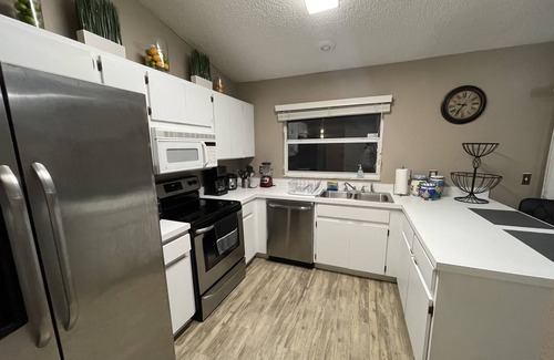 Carrollwood House | 3-bedroom vacation home 10 minutes from Raymond James Stadium