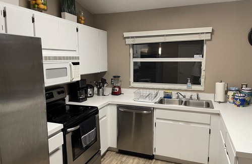 Carrollwood House | 3-bedroom vacation home 10 minutes from Raymond James Stadium