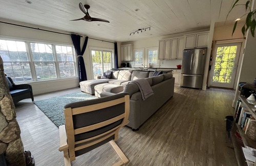 Naushop House | 3 bedroom3 bathroom+ studio apartment available for 6 month plus lease
