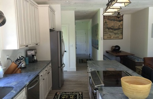 Naushop House | 3 bedroom3 bathroom+ studio apartment available for 6 month plus lease