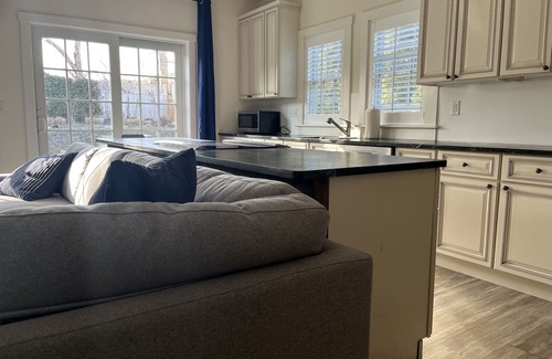 Naushop House | 3 bedroom3 bathroom+ studio apartment available for 6 month plus lease