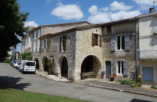 Saint-Clar House | 3 bedroomed house in beautiful arcaded square