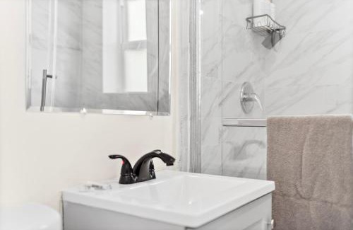 Pompano Beach Villa | 3 bedrooms and 2 bathrooms Charming Beachside House with King Bed
