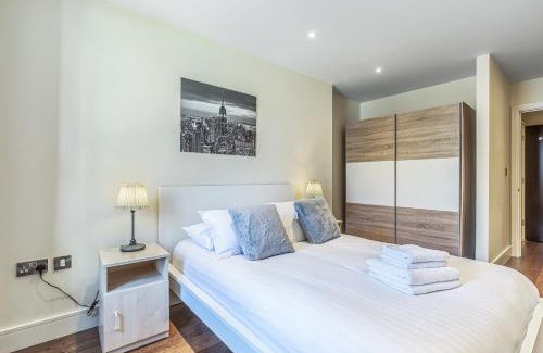 Canning Town South Apartment | 3 Bedrooms Close to Canning Town & ExCel London
