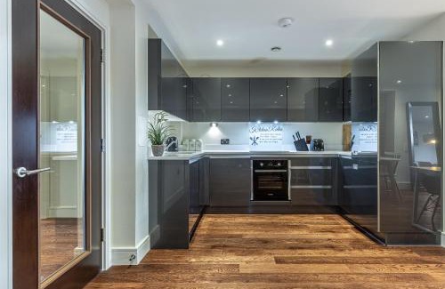 Canning Town South Apartment | 3 Bedrooms Close to Canning Town & ExCel London