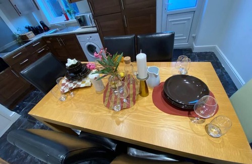 Thamesmead House | 3 bedrooms home, 7min to subway with free parking