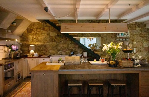 Vila Verde House | 3 bedrooms house with enclosed garden and wifi at Gondiaes