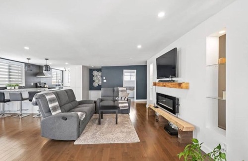 Bellefeuille House | 3 bedrooms, Modern, Free Parking, FAST WI-FIn