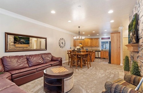 Huntsville Condo | 3 Bedrooms Mountain Condo with Hot Tub with a Large patio deck