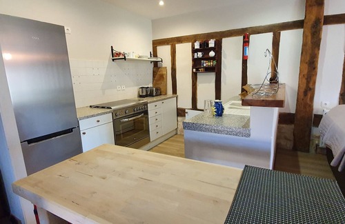 Fumel Cottage | 3 bedrooms, open plan living, 2 shower rooms, Terrace, Garden, Swimming pool