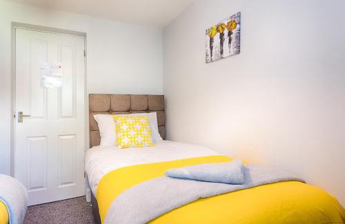 Landore Apartment | 3 Bedrooms, Parking, Courtyard, Tv's in all rooms!