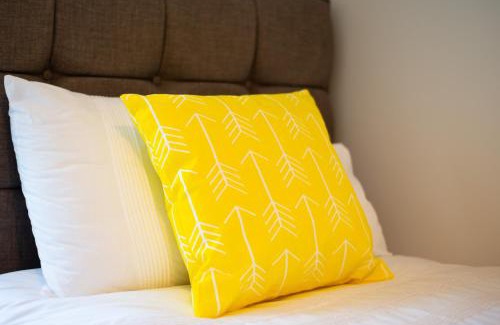 Landore Apartment | 3 Bedrooms, Parking, Courtyard, Tv's in all rooms!