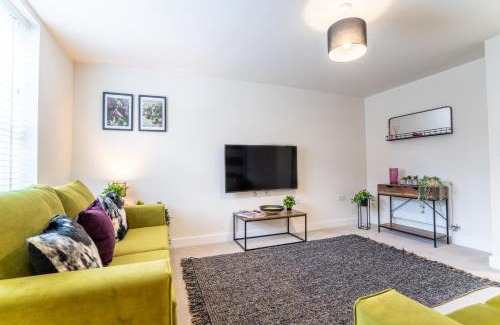 Ashby-de-la-Zouch House | 3 Beds with off-street parking for 2 cars, fast Wifi, sleeps 6