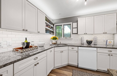 University Heights House | 3 blocks from the University of Iowa Kinnick Stadium & Hospital