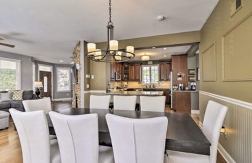 Wall House | 3 Blocks To The Beach And An In Ground Pool