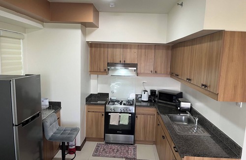 Pandacan Condo | 3-BR , 2 Bath condo with AC, WiFi+Free Parking+Netflix- 8 persons