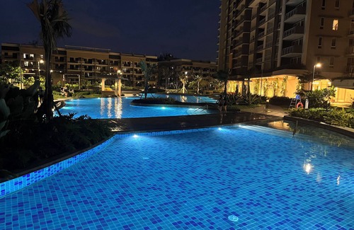 Pandacan Condo | 3-BR , 2 Bath condo with AC, WiFi+Free Parking+Netflix- 8 persons