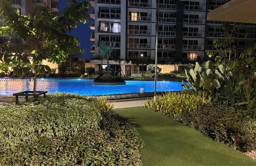 Pandacan Condo | 3-BR , 2 Bath condo with AC, WiFi+Free Parking+Netflix- 8 persons