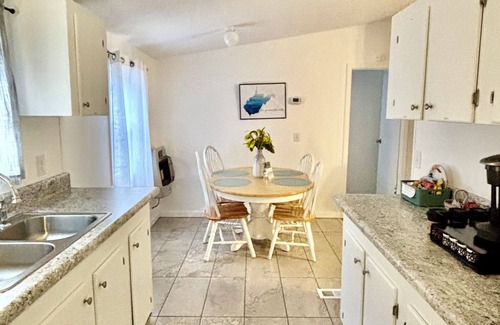 Bellepoint House | 3 BR 2 Bath house in Hinton, WV inside the New River Gorge National Park.