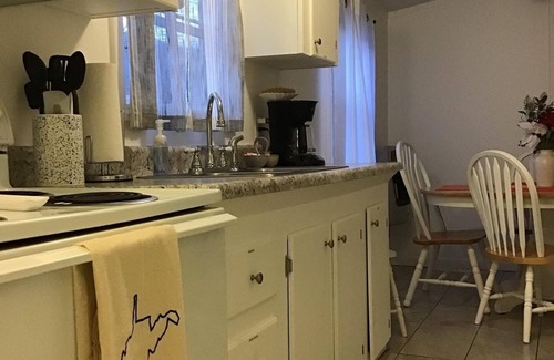 Bellepoint House | 3 BR 2 Bath house in Hinton, WV inside the New River Gorge National Park.