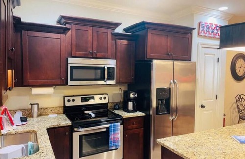Oxford Condo | 3 BR/3.5 BA CONDO, SLEEPS 8, 5 min from campus, 8 from square