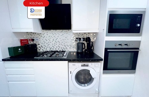 Shepherd's Bush Apartment | 3 BR Apt | Dashh Properties |Devonport road | WiFi