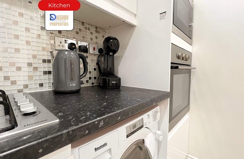 Shepherd's Bush Apartment | 3 BR Apt | Dashh Properties |Devonport road | WiFi
