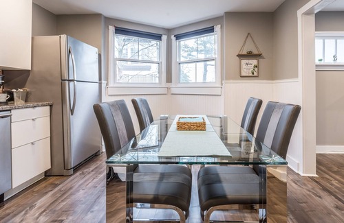 Bedford Apartment | 3 BR Cozy Chic Oasis