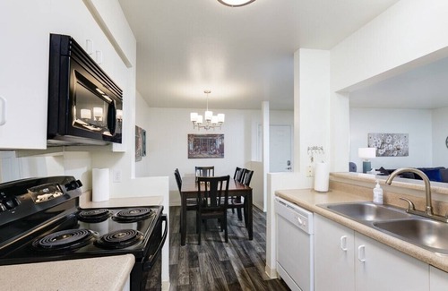 Franklin - Randolph Apartment | 3 BR Fabulous Group/Family Getaway - Fully Furnished - Central Boise - D107