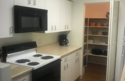 Franklin - Randolph Apartment | 3 BR Fabulous Group/Family Getaway - Fully Furnished - Central Boise - E108