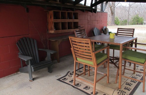 Cassville Cabin | 3 BR Luxury Fishing Cabin-Fenced Yard-Pet Friendly-Outdoor Patio-Campfire ring
