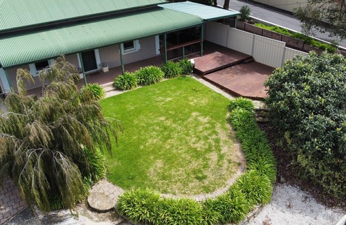 Clare House | 3 Brm Stone Home & large yard
