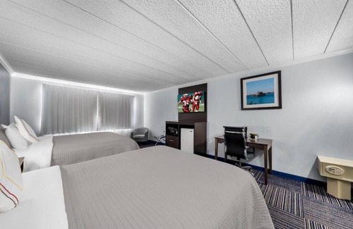 Teaticket Hotel | 3 Budget-Friendly Rooms with Heated Indoor & Outdoor Pool + Free Breakfast