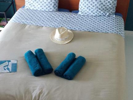 Tourville-sur-Arques House | 3 chambres privées dans un jardin d'hiver, garage voiture, vélos, motos